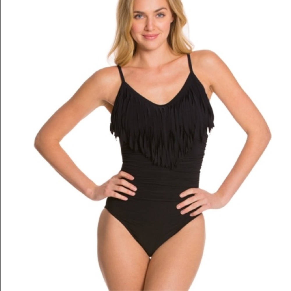 Magic suit with fringes